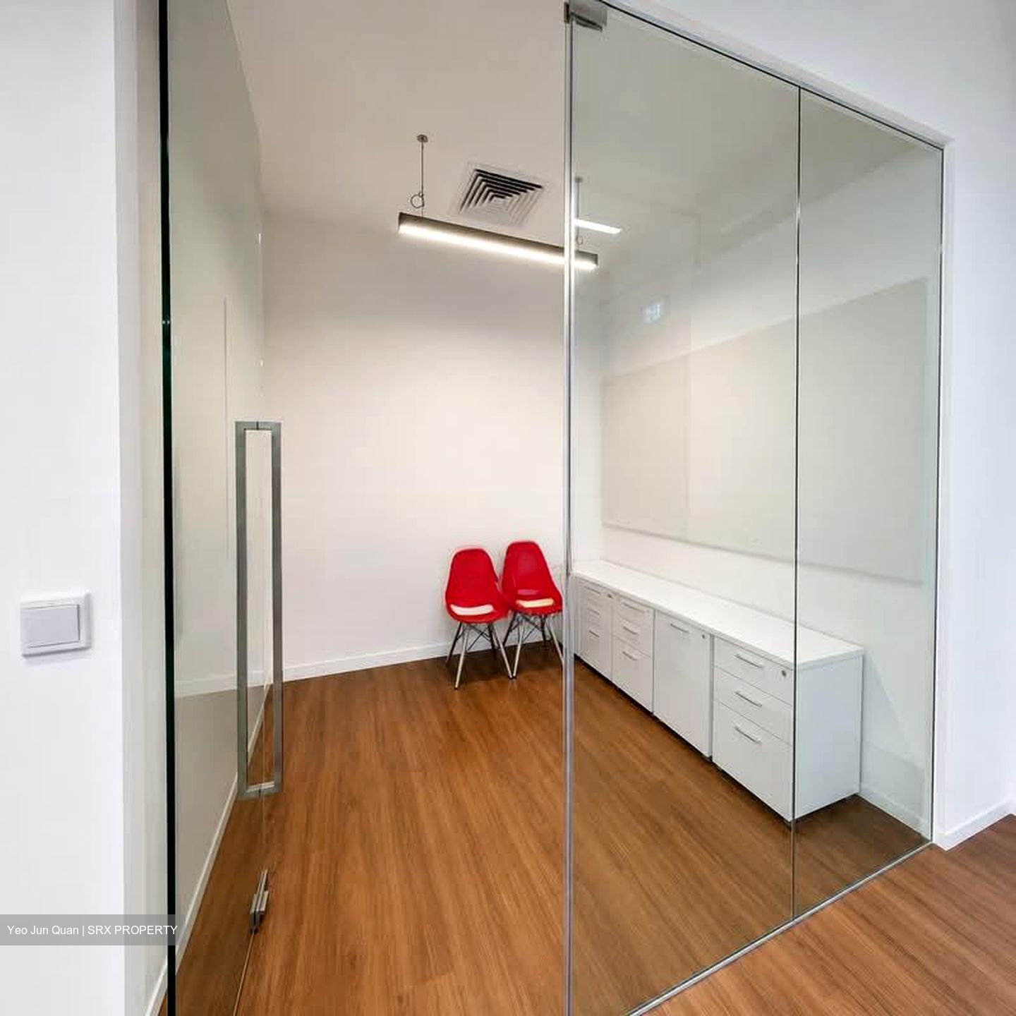 Robinson Square (D1), Office #568209301